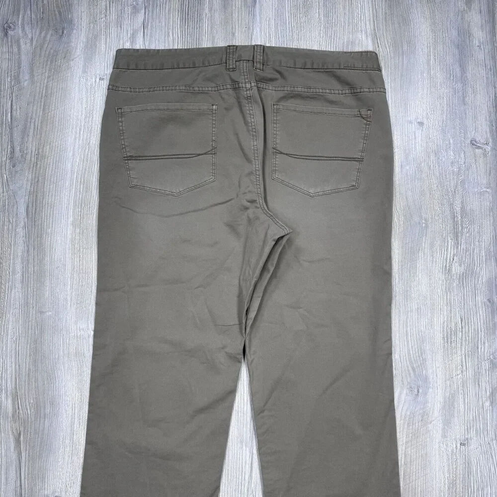 Tommy Bahama Khaki Pants Mens 38x32 Measures 38x31 Light Sage Beige Straight